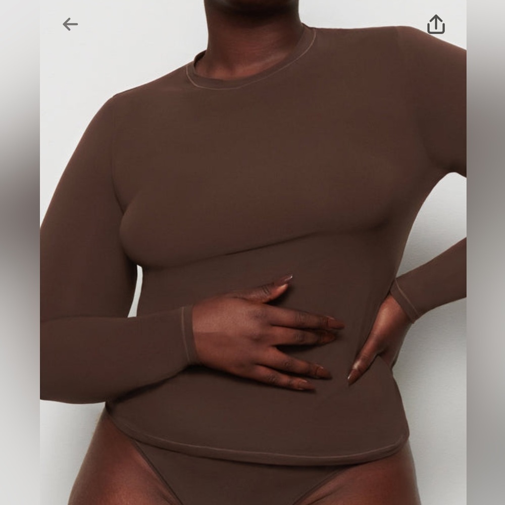Skims fits everybody long sleeve t shirt cocoa